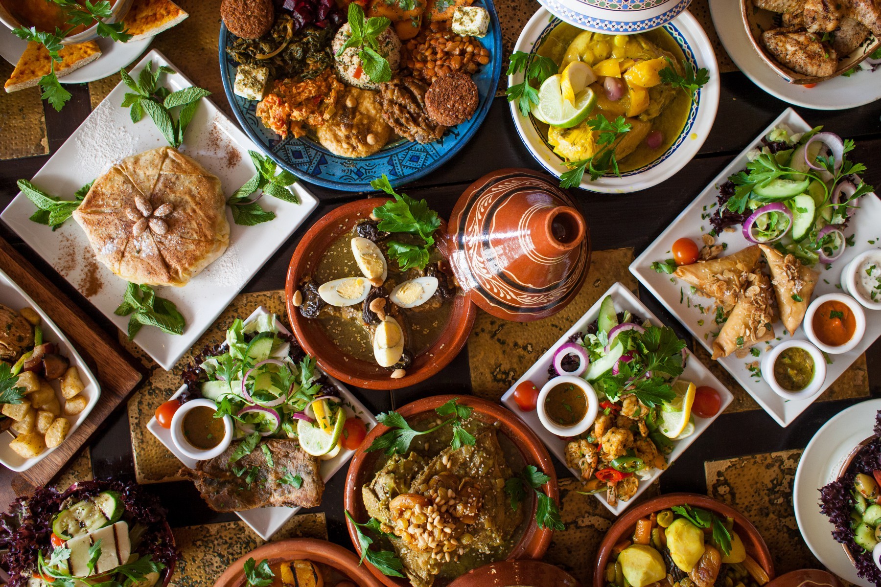 Road Trip Gourmand au Maroc : Un Festin de Saveurs